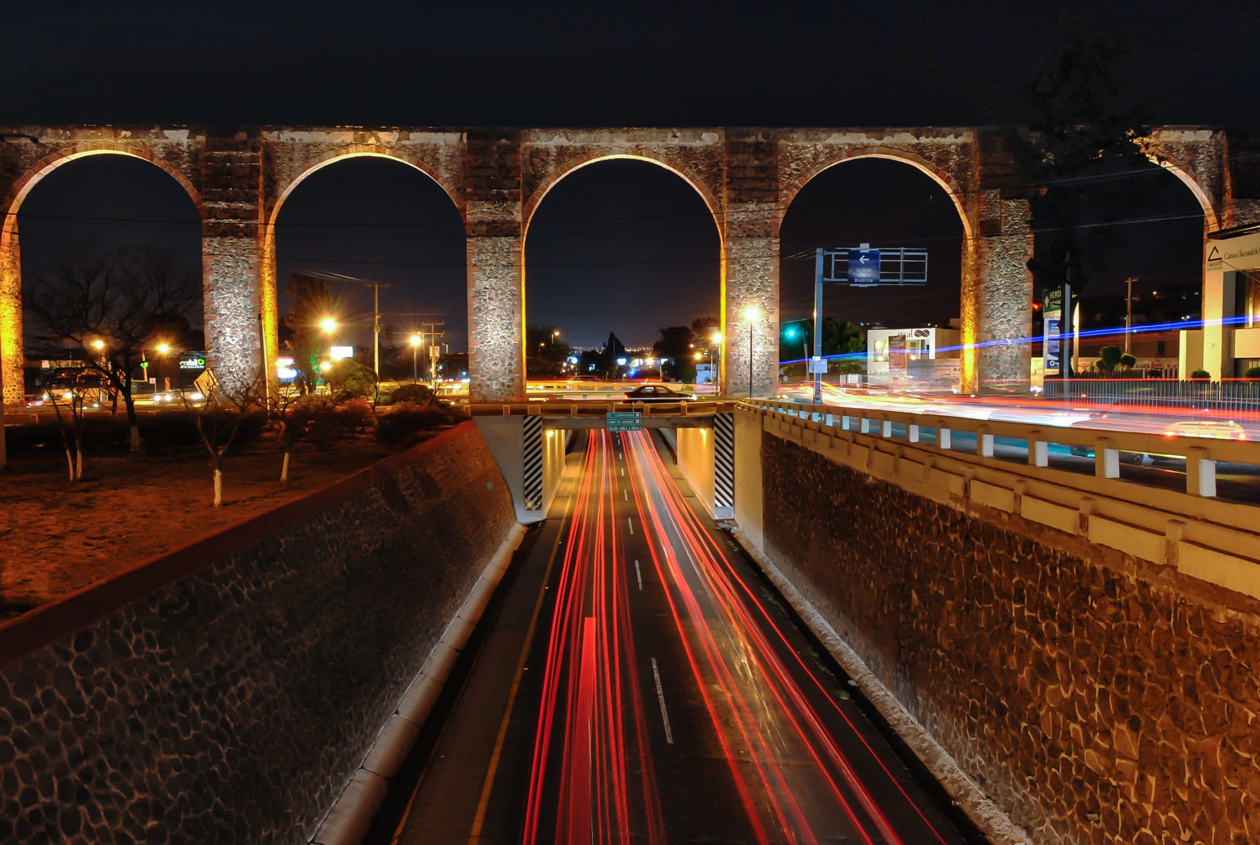 Foto nocturna de los Arcos