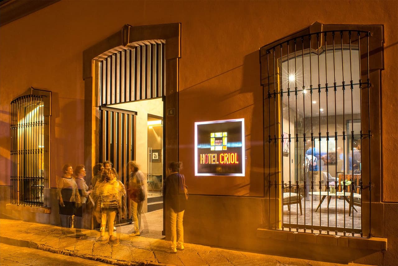 Fachada del Hotel Criol