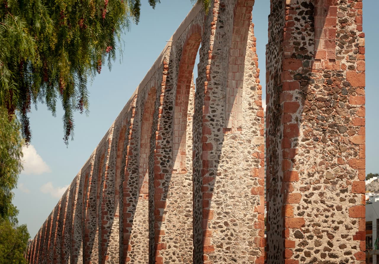 ¿Por qué se construyó el Acueducto en Querétaro? Foto horizontal de los Arcos en Querétaro