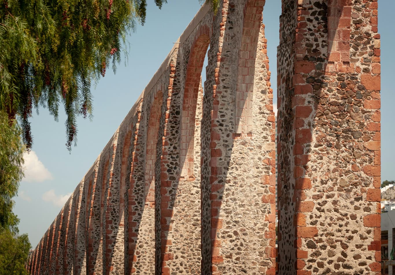 ¿Por qué se construyó el Acueducto en Querétaro? Foto horizontal de los Arcos en Querétaro